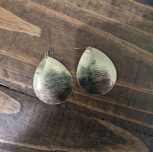 Bundle of 7 pairs of  Fashion Earrings - Picture 3 of 8